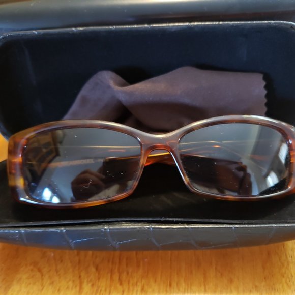 BEAUSOLLEIL Sunglasses with Hard Case - Picture 4 of 5